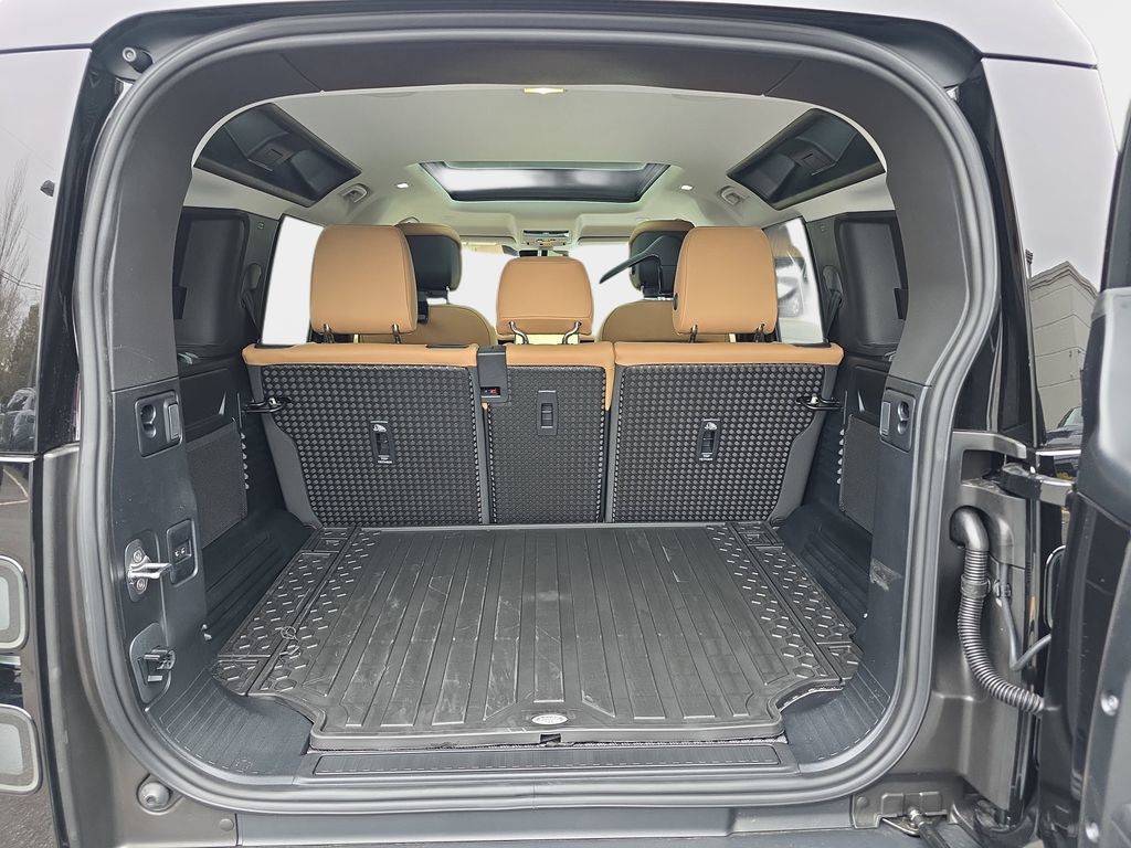 New 2026 Land Rover Defender 110 X-Dynamic SE image 12