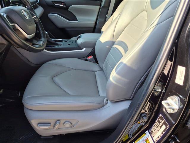 Used 2022 Toyota Highlander XLE FWD image 15