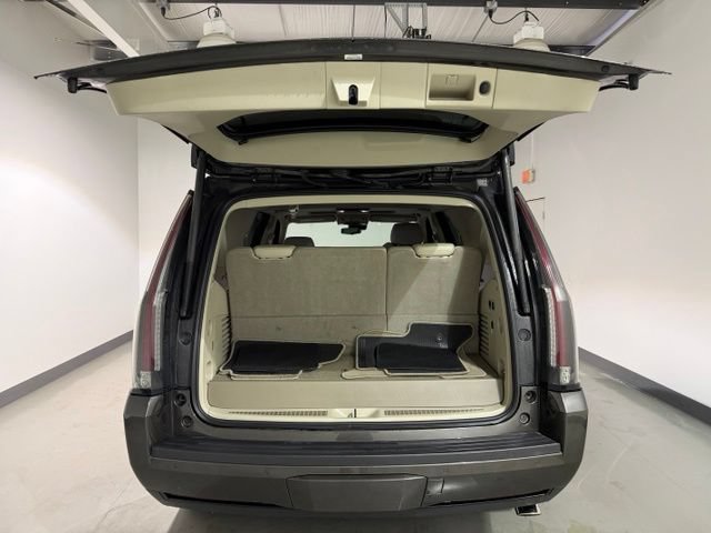 Used 2020 Cadillac Escalade Premium Luxury w/ LPO, Radiant Package AWD/4WD image 7