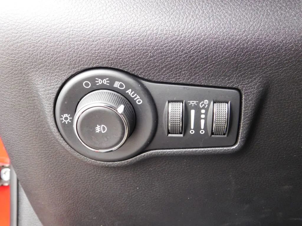 Used 2023 Jeep Compass Limited image 25