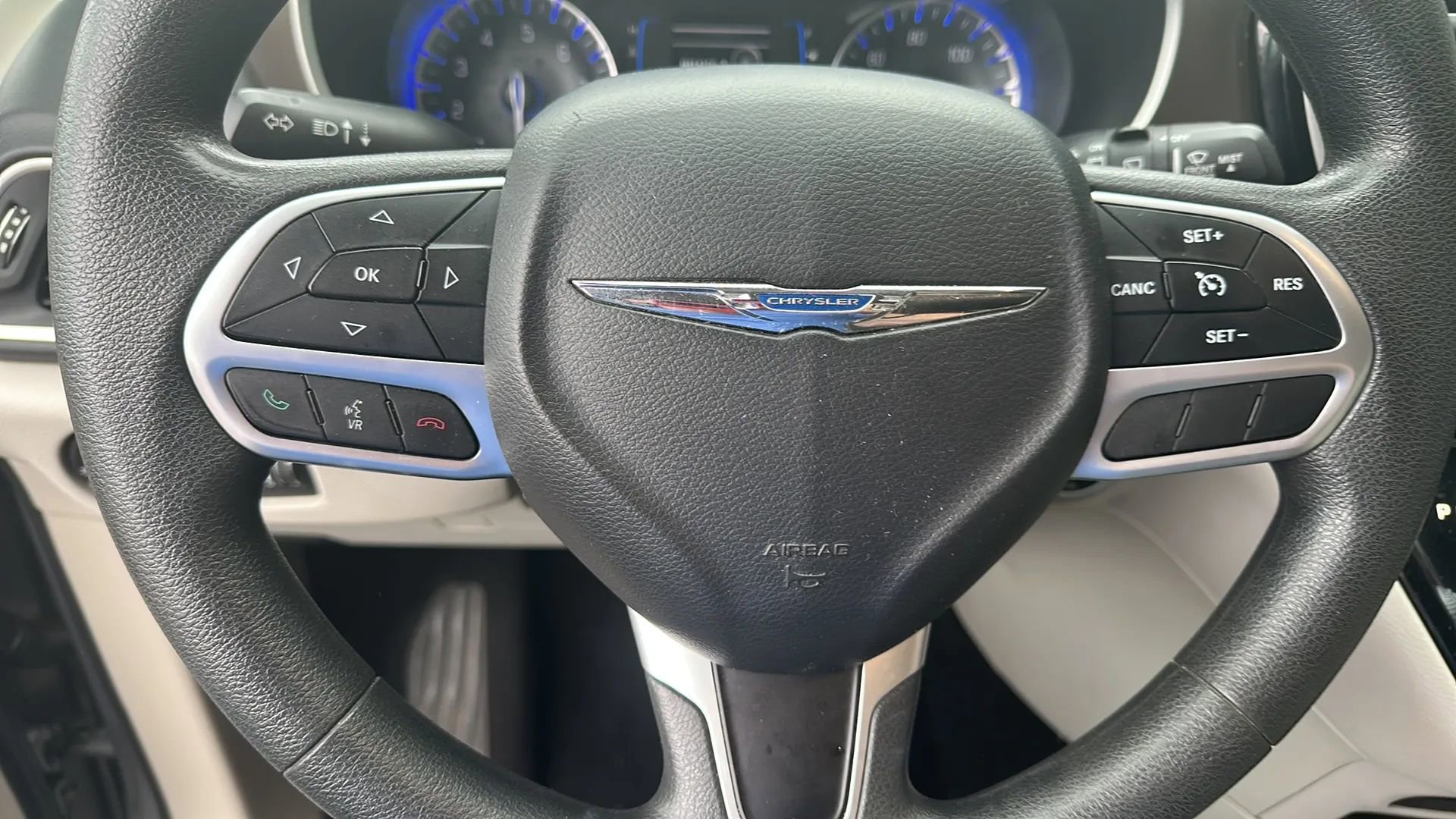 Used 2017 Chrysler Pacifica Touring image 11