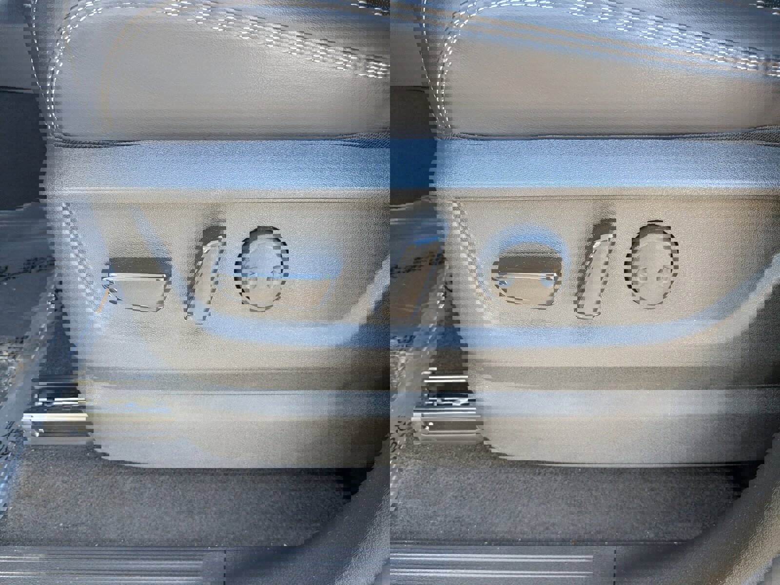 New 2026 Nissan Armada PRO-4X w/ Captain's Chari Seat Package image 12