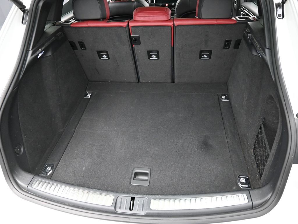 Certified 2023 Porsche Macan Turbo image 32