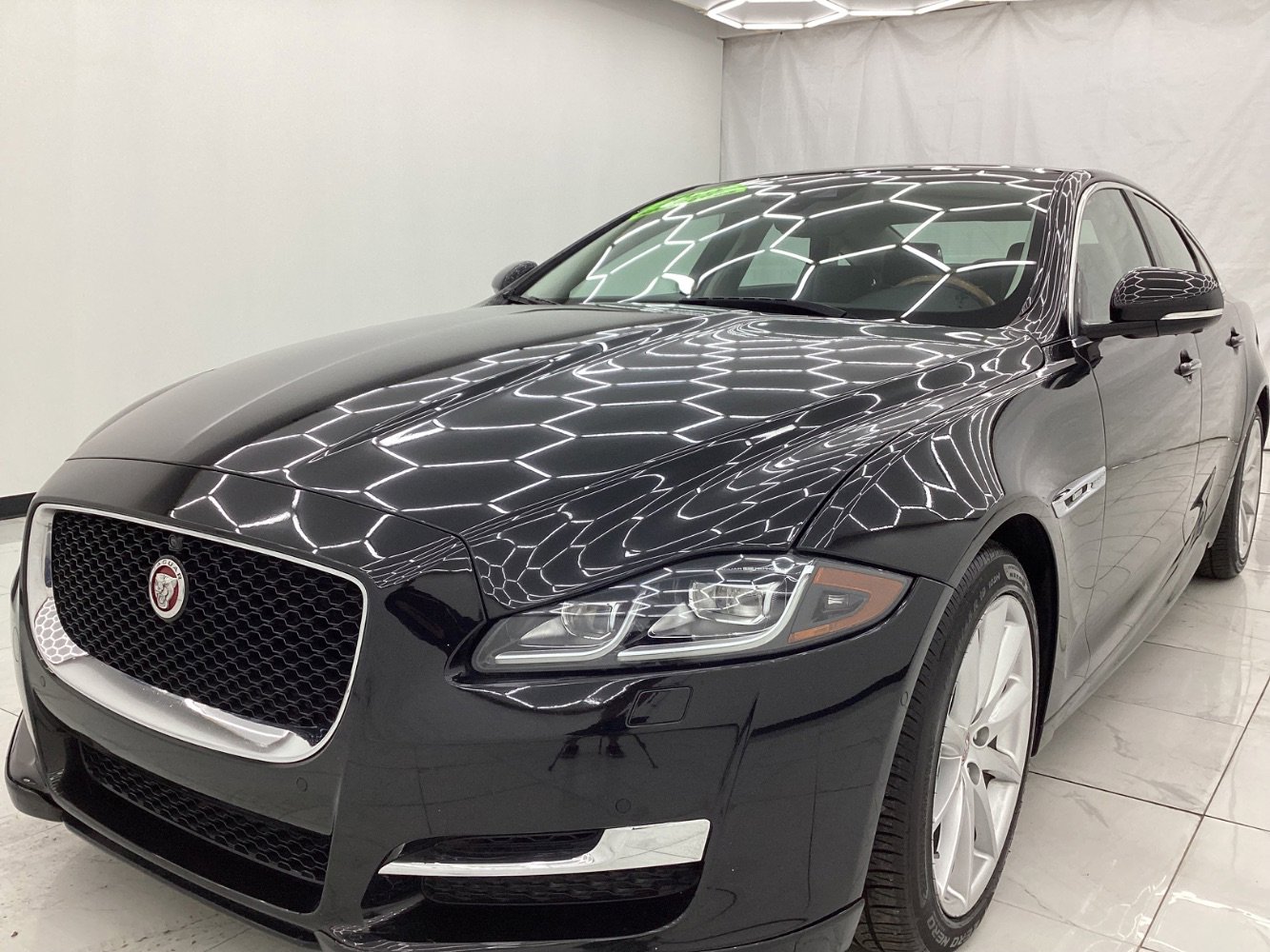 Used 2018 Jaguar XJ R-Sport image 1
