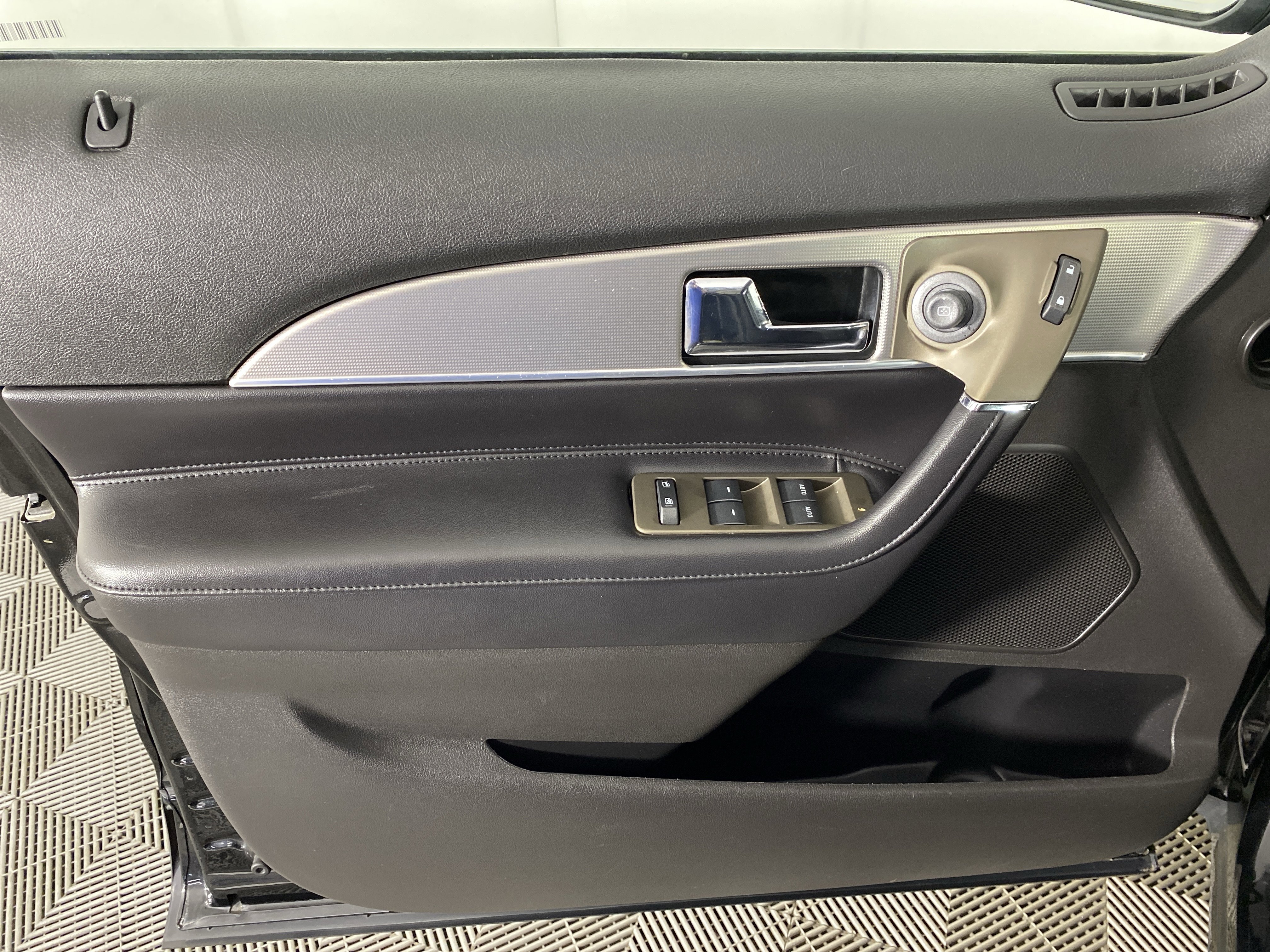 Used 2012 Lincoln MKX AWD image 10