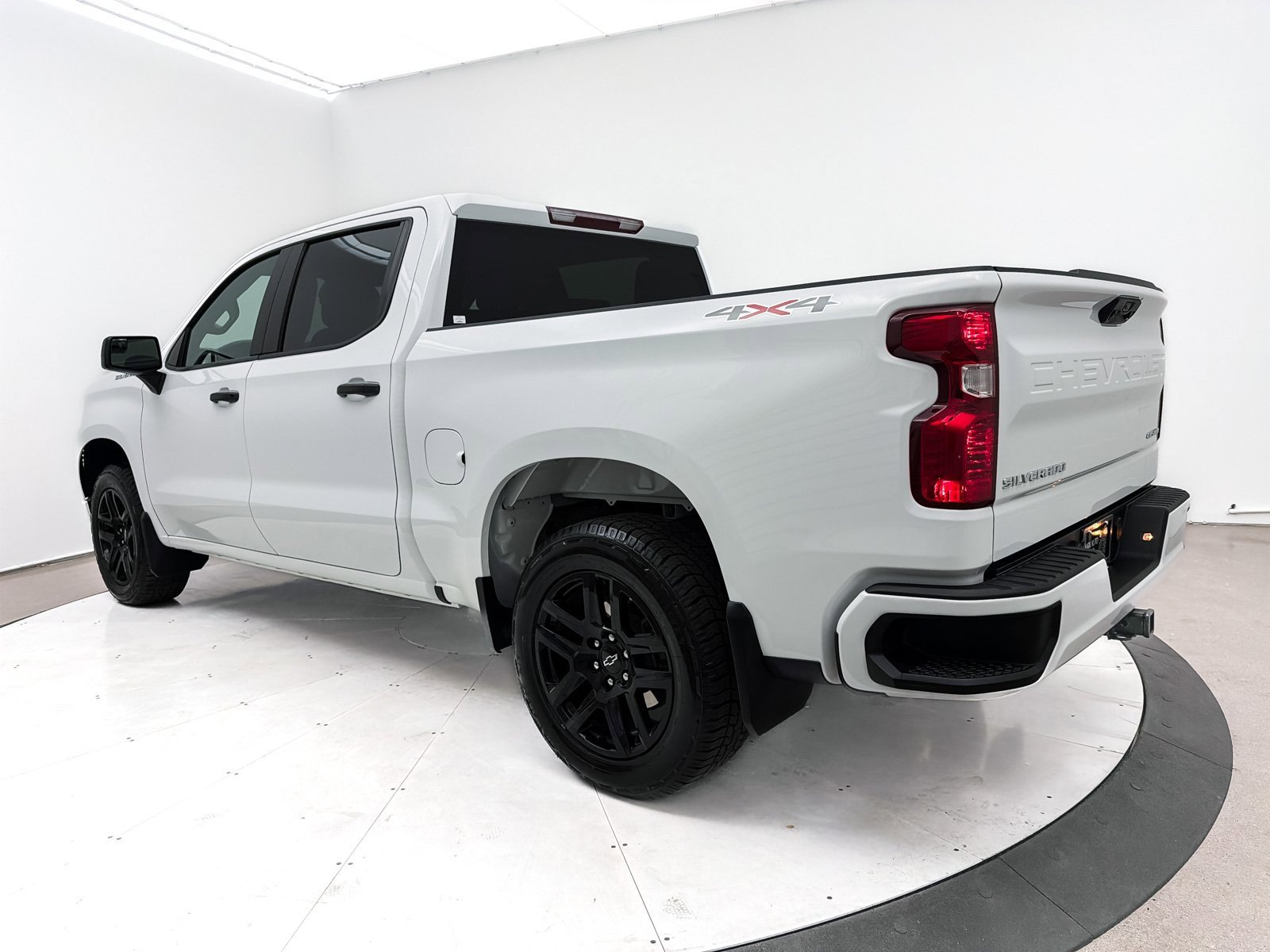 Used 2024 Chevrolet Silverado 1500 Custom image 14