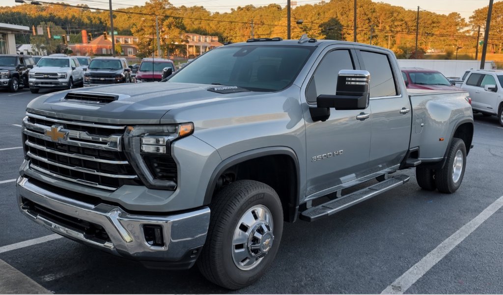 Used 2024 Chevrolet Silverado 3500 LTZ w/ LTZ Convenience Package AWD/4WD image 3
