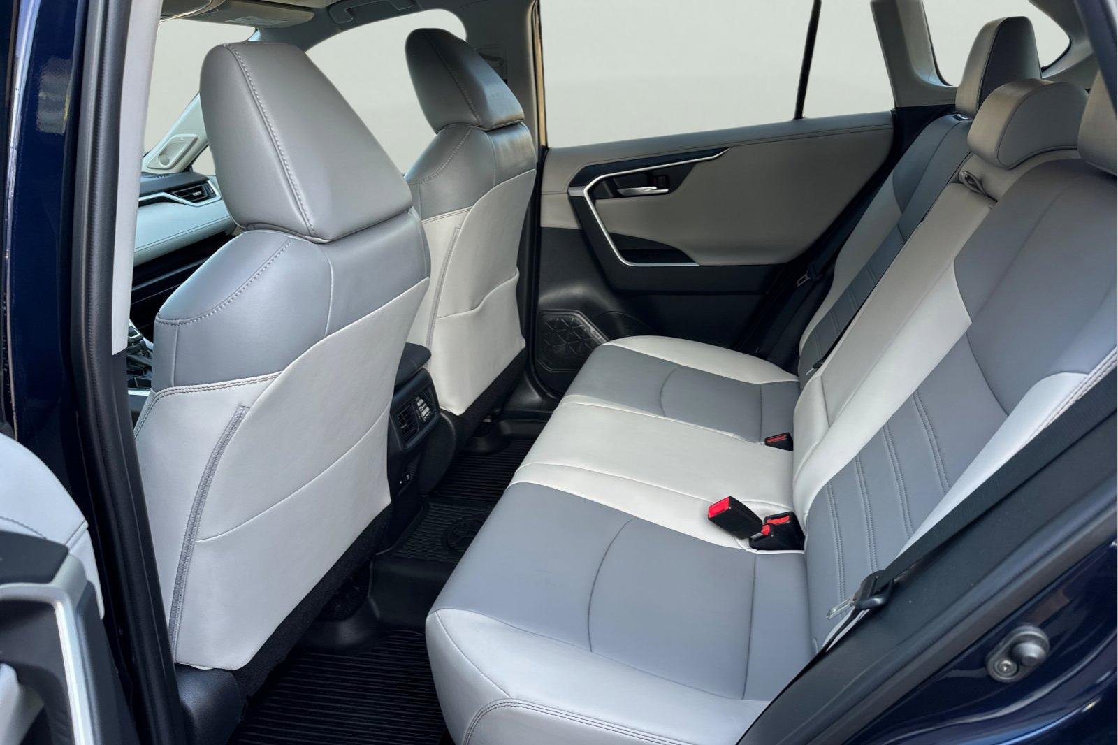 Used 2021 Toyota RAV4 Limited image 6