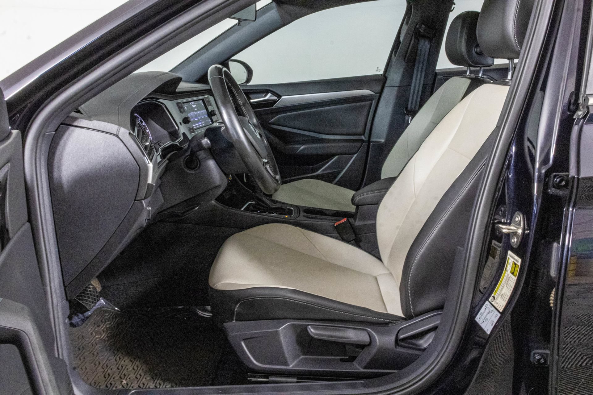 Used 2020 Volkswagen Jetta R-Line FWD image 23
