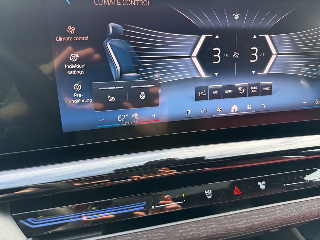 Certified 2026 BMW 530i xDrive w/ M Sport Package image 24