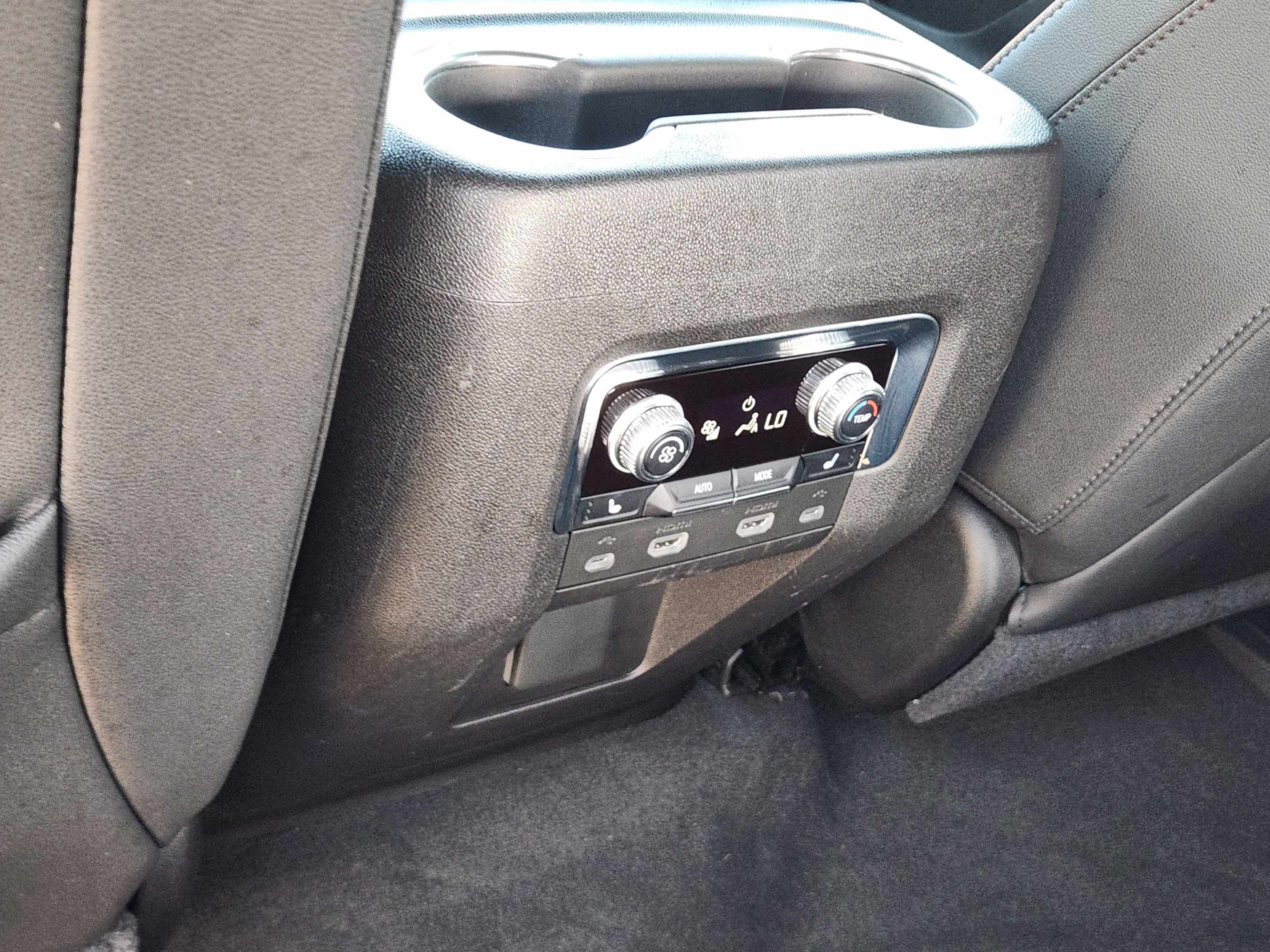 Used 2021 GMC Yukon XL AT4 w/ AT4 Premium Plus Package AWD/4WD image 26