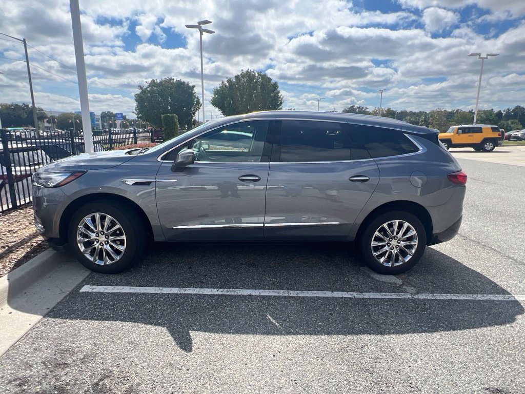 Used 2020 Buick Enclave Essence w/ Sound and Sites Package FWD image 6
