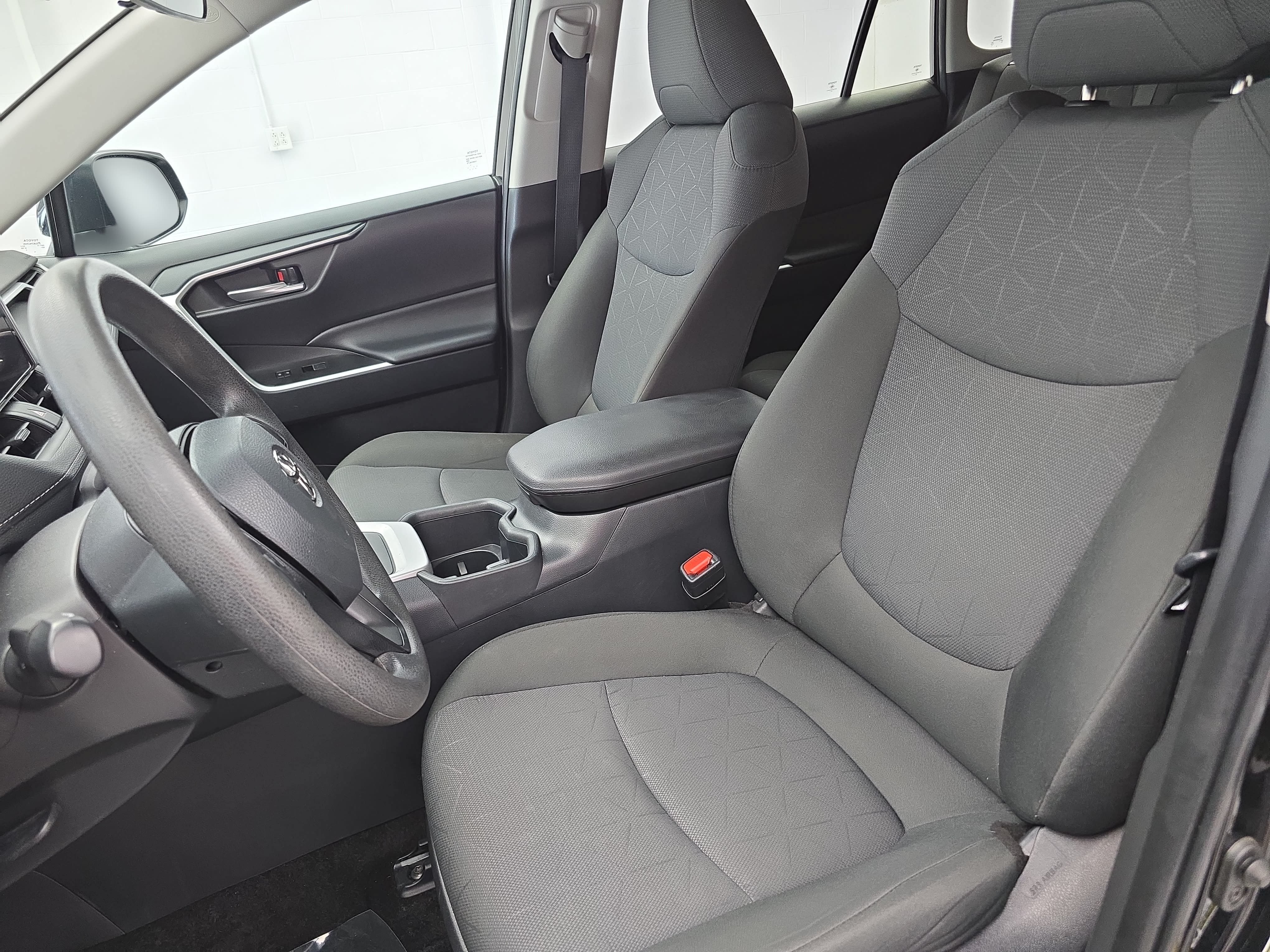 Used 2025 Toyota RAV4 XLE FWD image 14