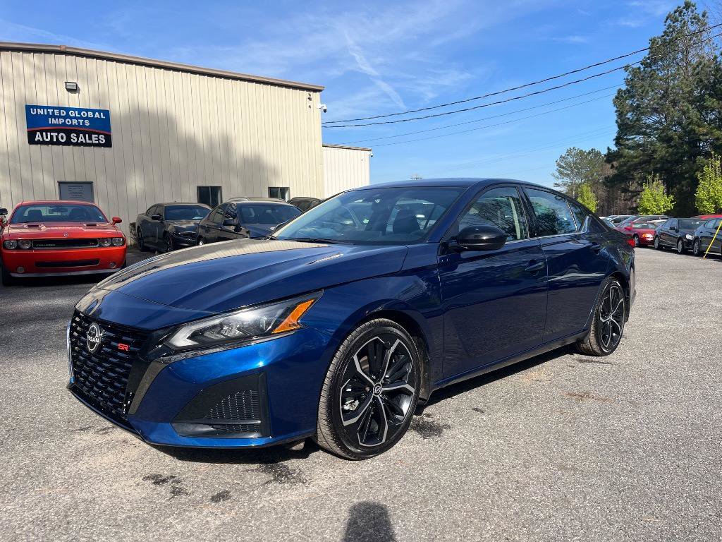Used 2024 Nissan Altima 2.5 SR w/ SR Premium Package FWD image 1