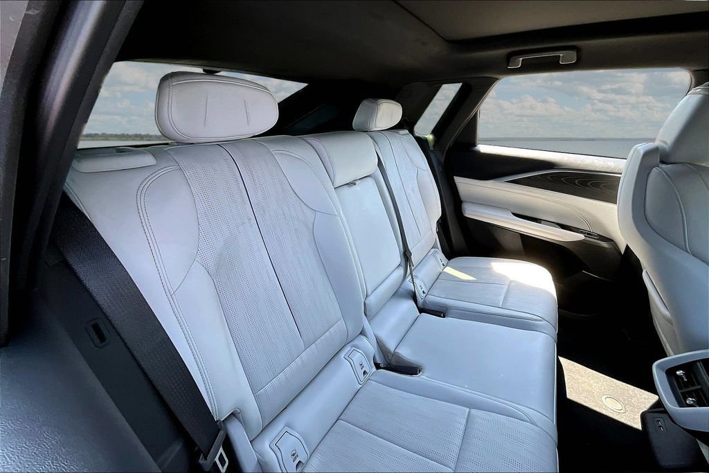 Used 2024 Cadillac Lyriq Luxury RWD image 25