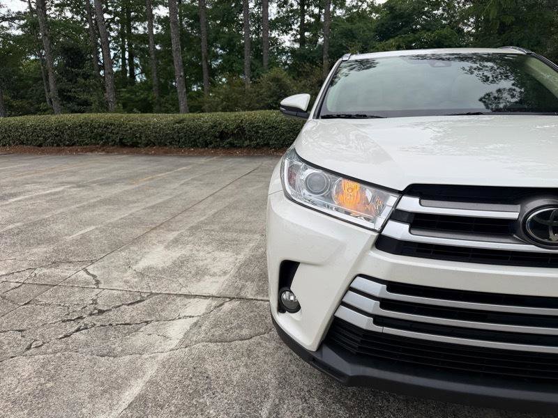 Used 2017 Toyota Highlander XLE FWD image 16