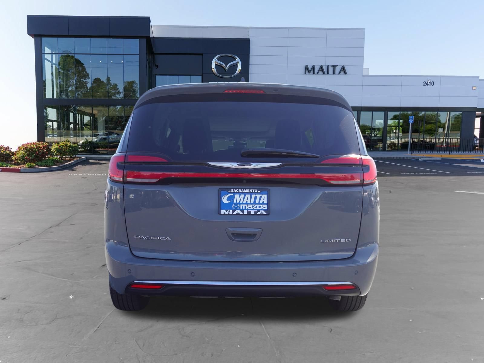 Used 2023 Chrysler Pacifica Limited FWD image 4