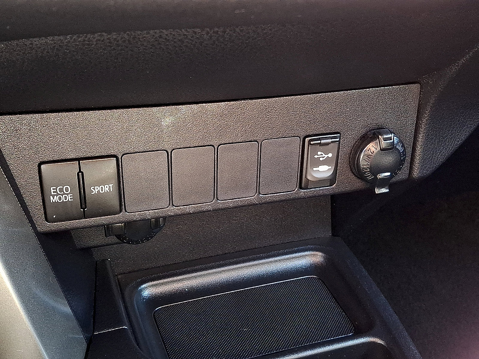 Used 2014 Toyota RAV4 XLE image 24