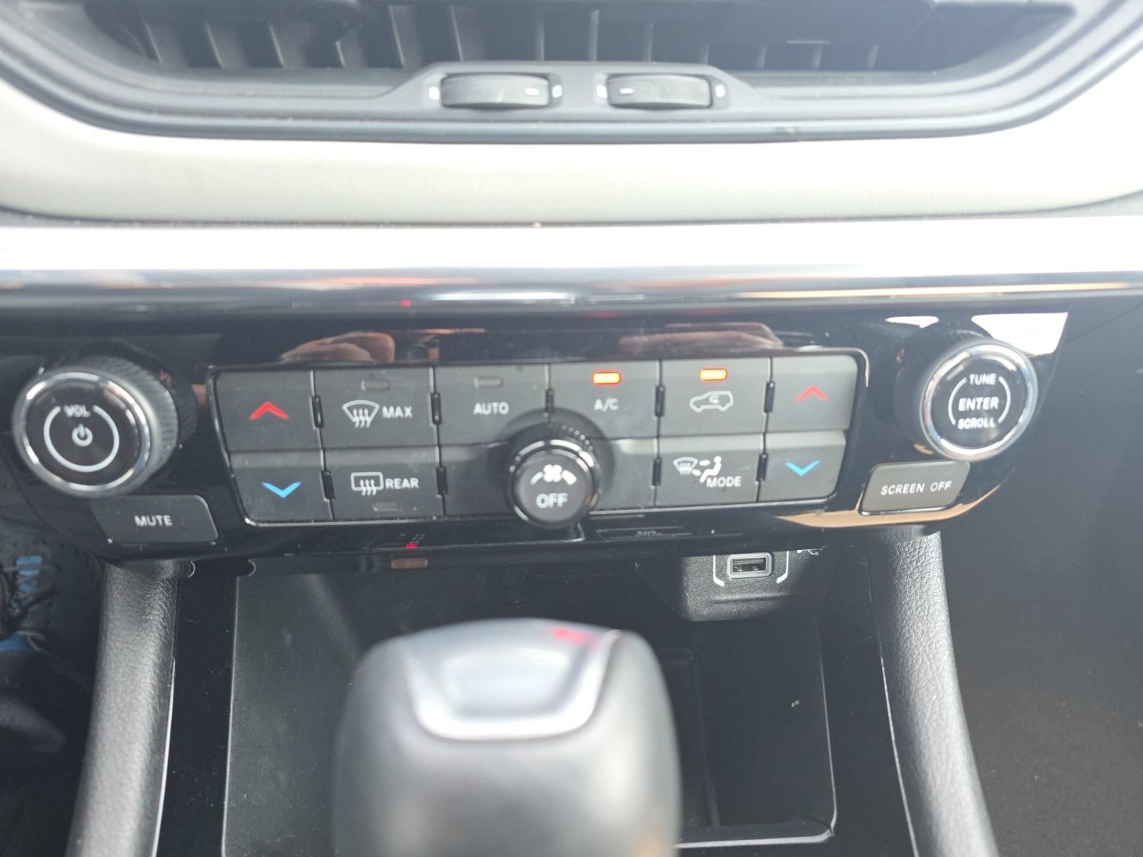 Used 2023 Jeep Compass Limited AWD/4WD image 12