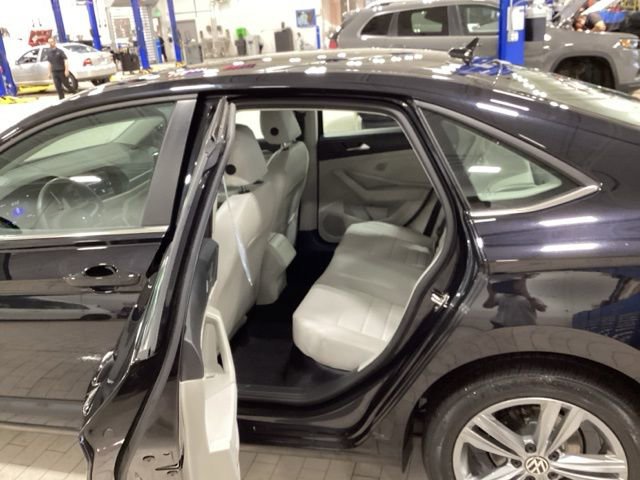 Used 2024 Volkswagen Jetta SE image 12