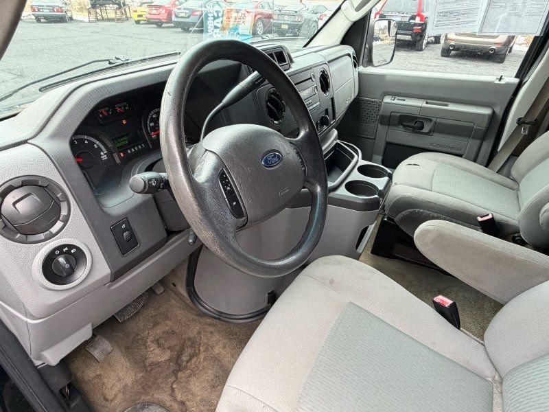 Used 2014 Ford E-350 and Econoline 350 XLT RWD image 10
