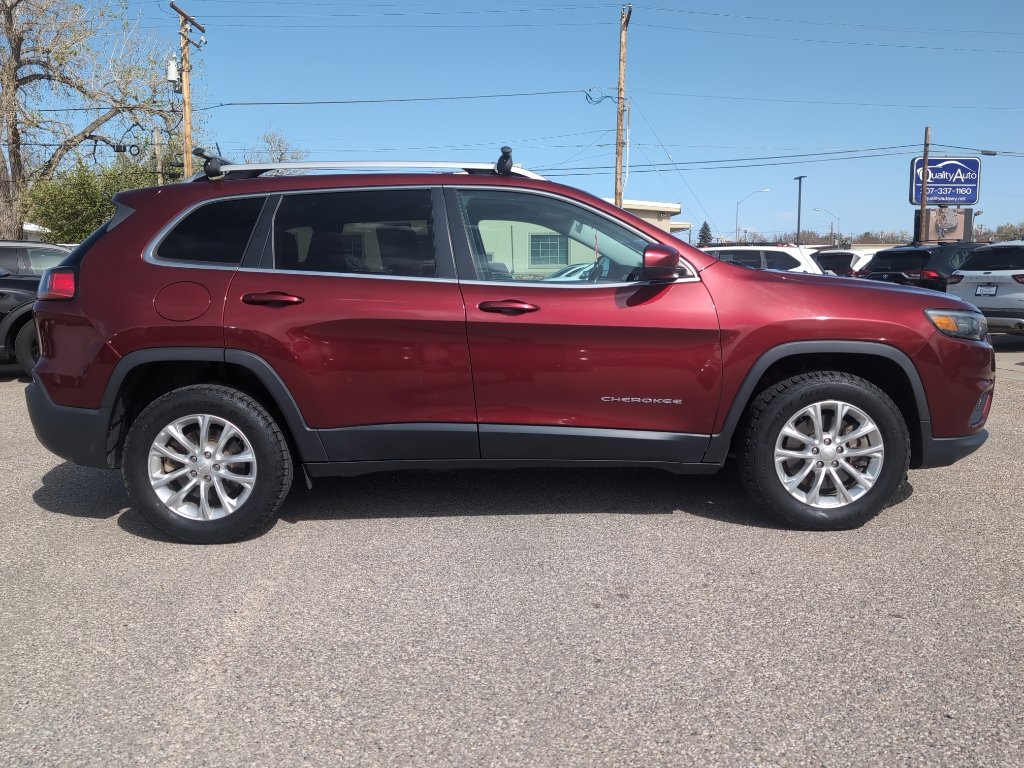 Used 2019 Jeep Cherokee Latitude w/ Cold Weather Group AWD/4WD image 5