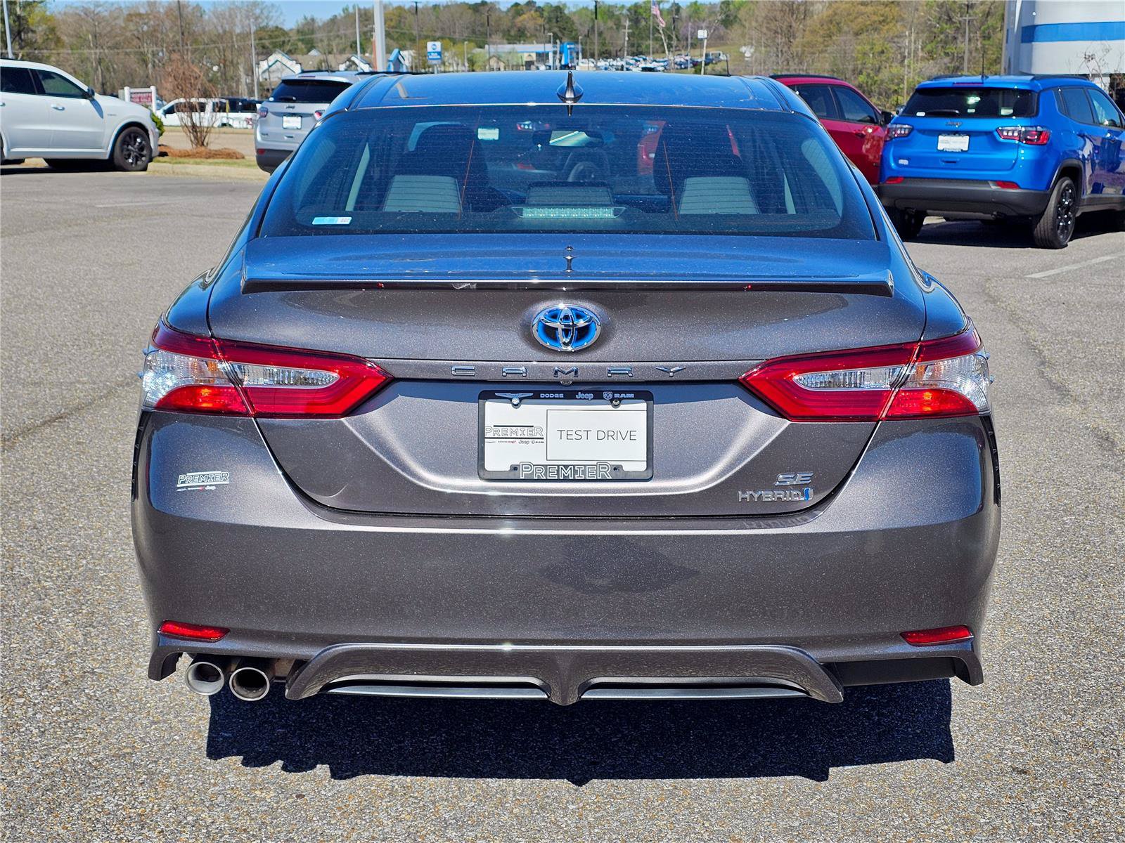 Used 2020 Toyota Camry SE FWD image 11