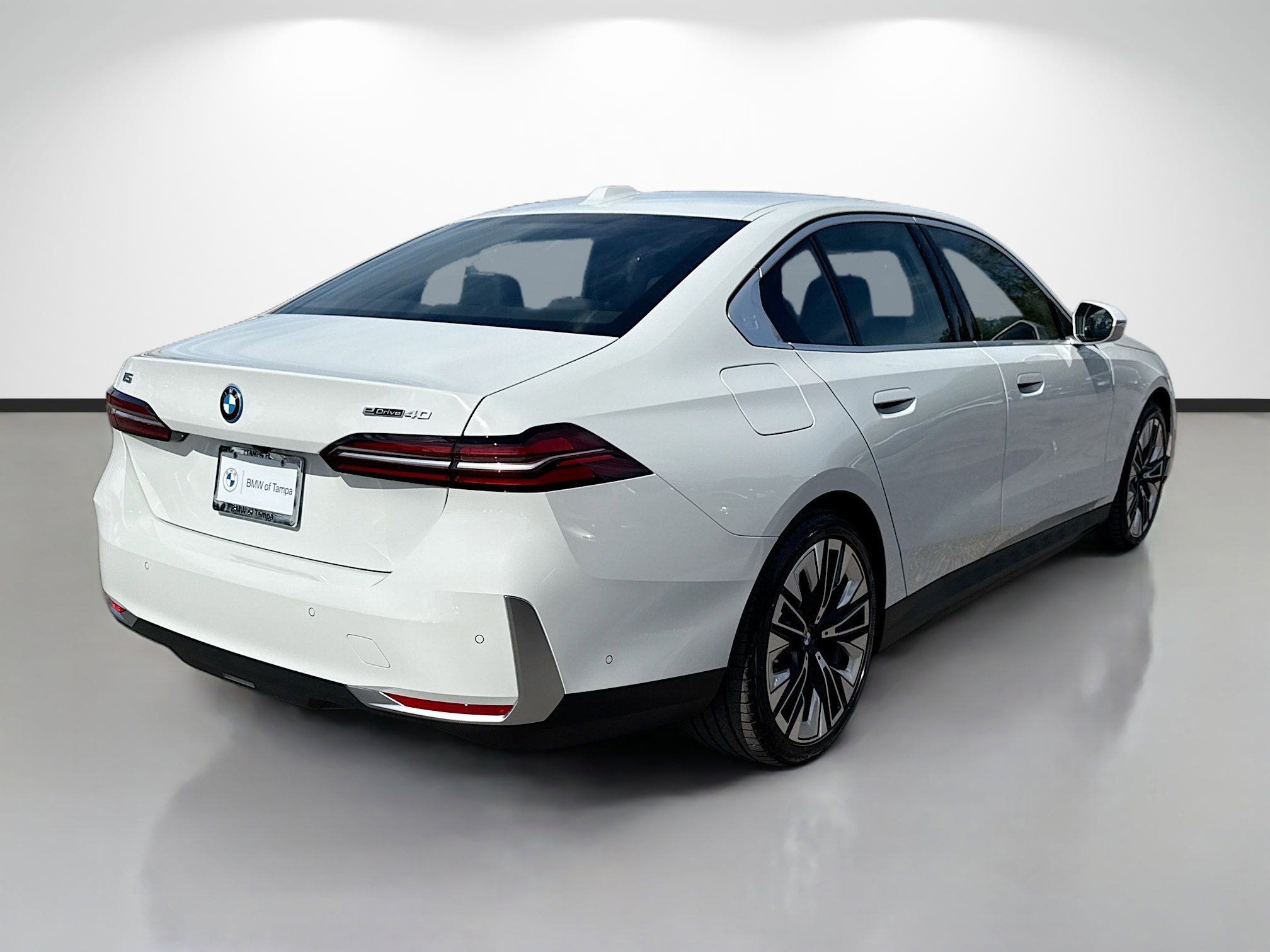 New 2026 BMW i5 eDrive40 RWD image 3