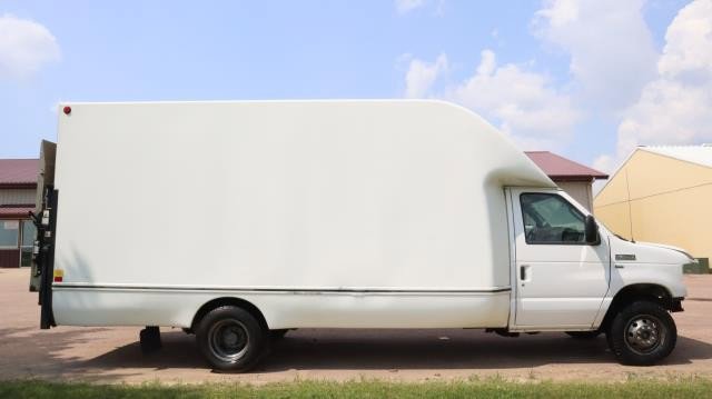 Used 2017 Ford E-350 and Econoline 350 Super Duty image 4