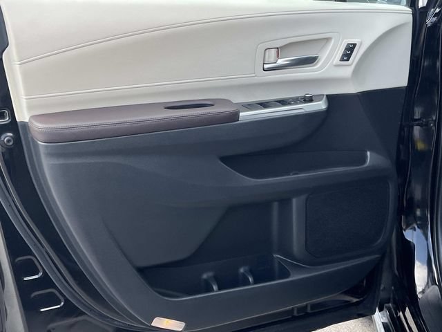 Used 2022 Toyota Sienna Platinum FWD image 23