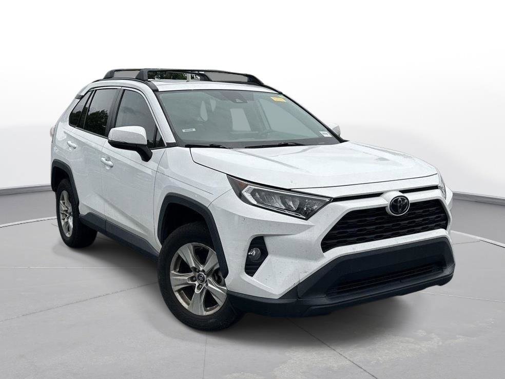 Used 2019 Toyota RAV4 XLE w/ Convenience Package FWD image 4
