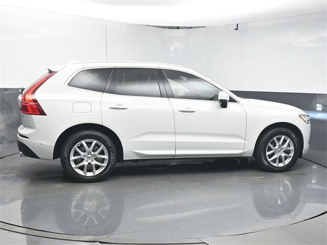 Used 2018 Volvo XC60 T5 Momentum w/ Vision Package image 8