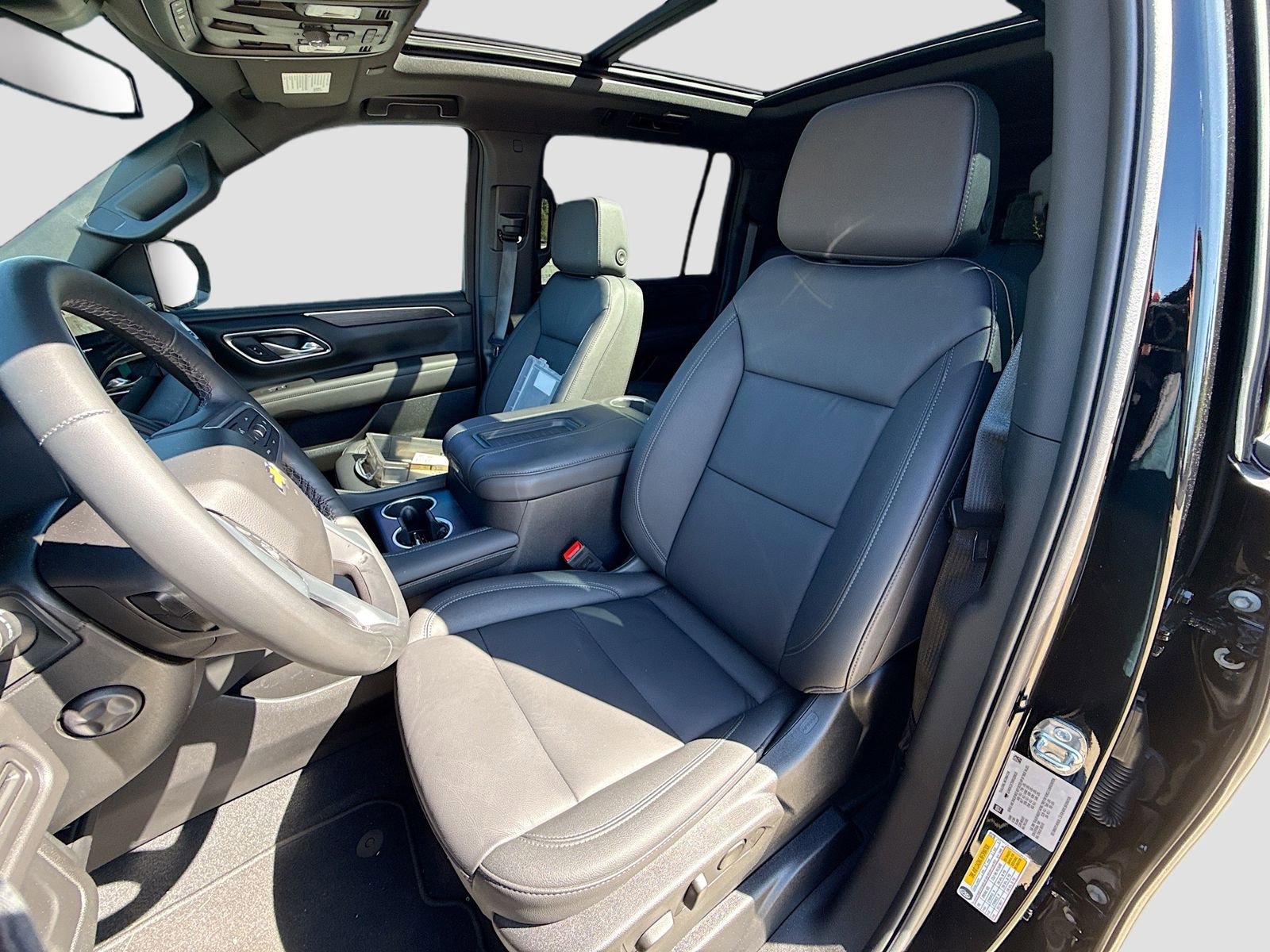 Used 2024 Chevrolet Suburban LT w/ LT Signature Plus Package AWD/4WD image 13