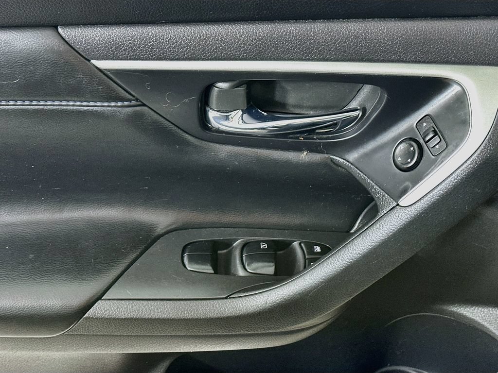 Used 2017 Nissan Altima 2.5 SR w/ Midnight Edition Package FWD image 21