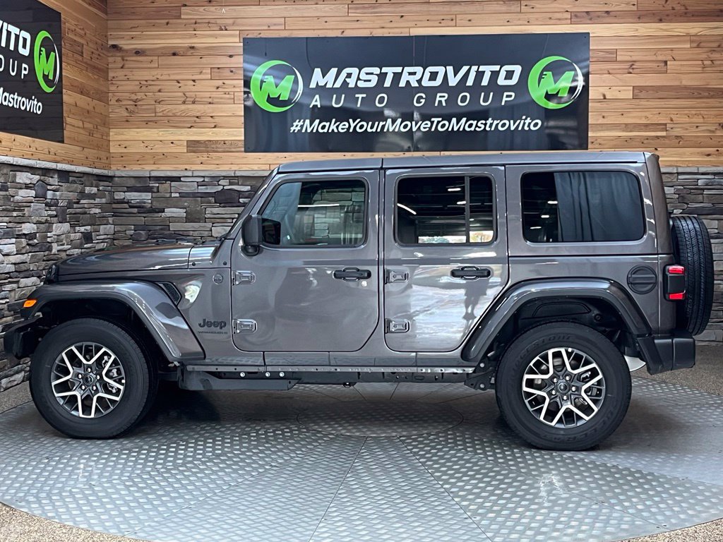 Used 2026 Jeep Wrangler Unlimited Sahara AWD/4WD image 8