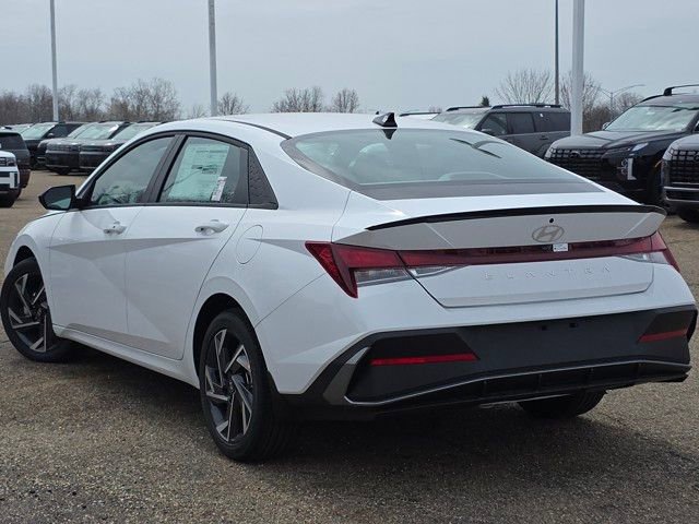 Certified 2025 Hyundai Elantra Sport image 21