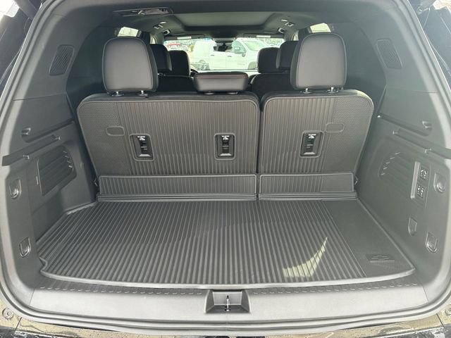New 2026 Chevrolet Traverse High Country w/ LPO, Floor Liner Package AWD/4WD image 16