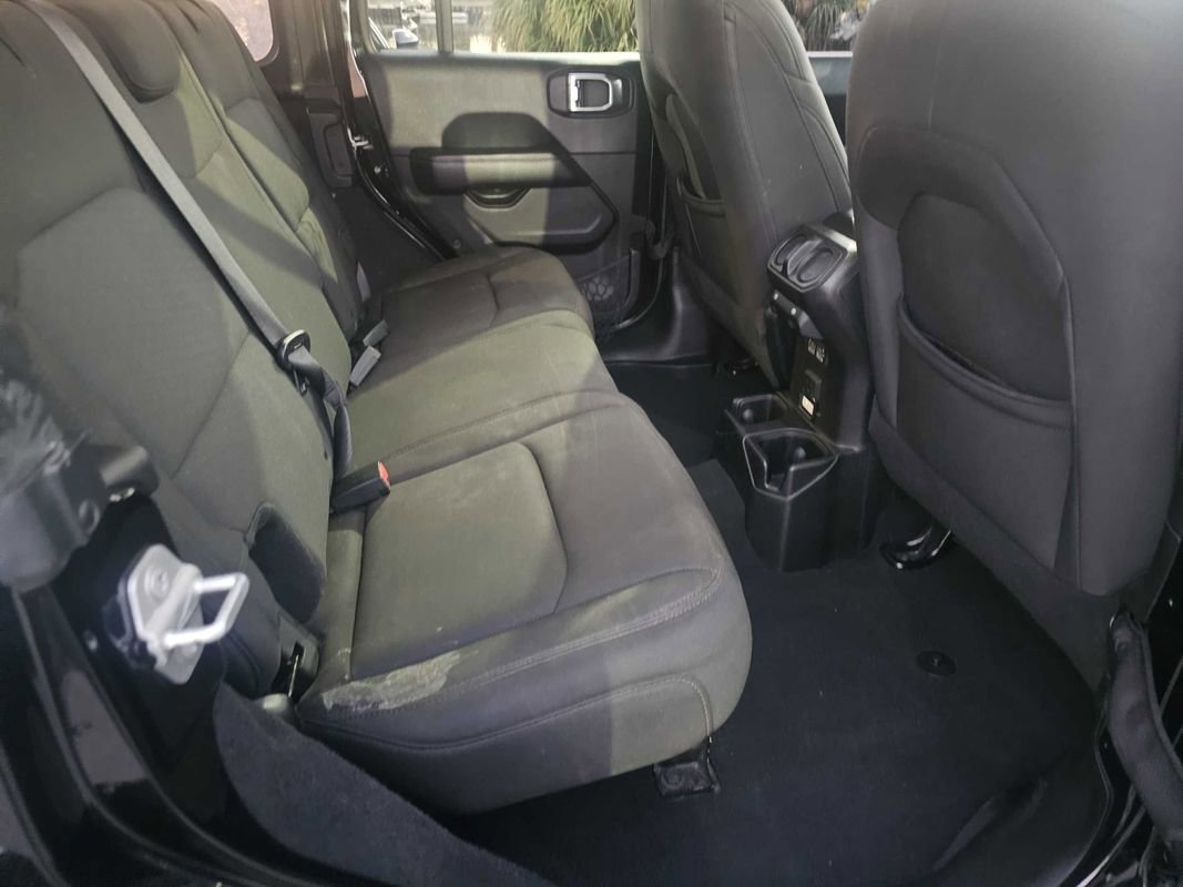 Used 2018 Jeep Wrangler Unlimited Sahara image 20