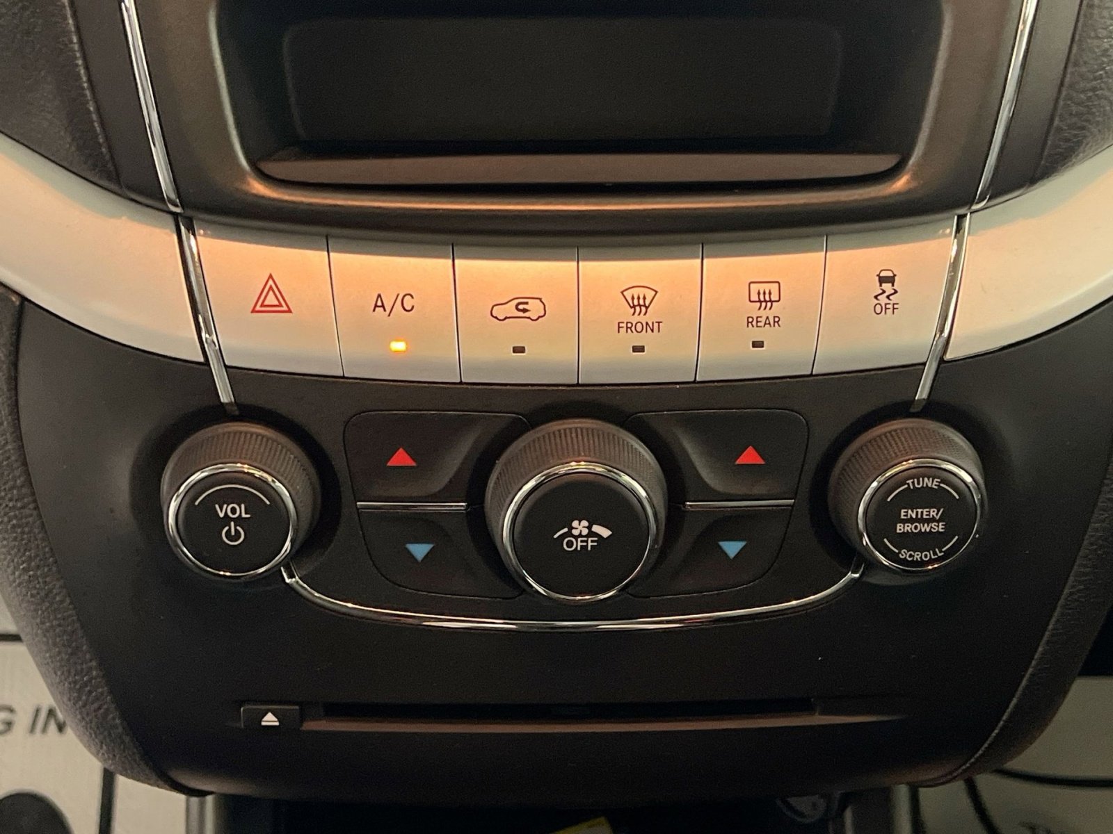 Used 2019 Dodge Journey SE w/ Blacktop Package image 17