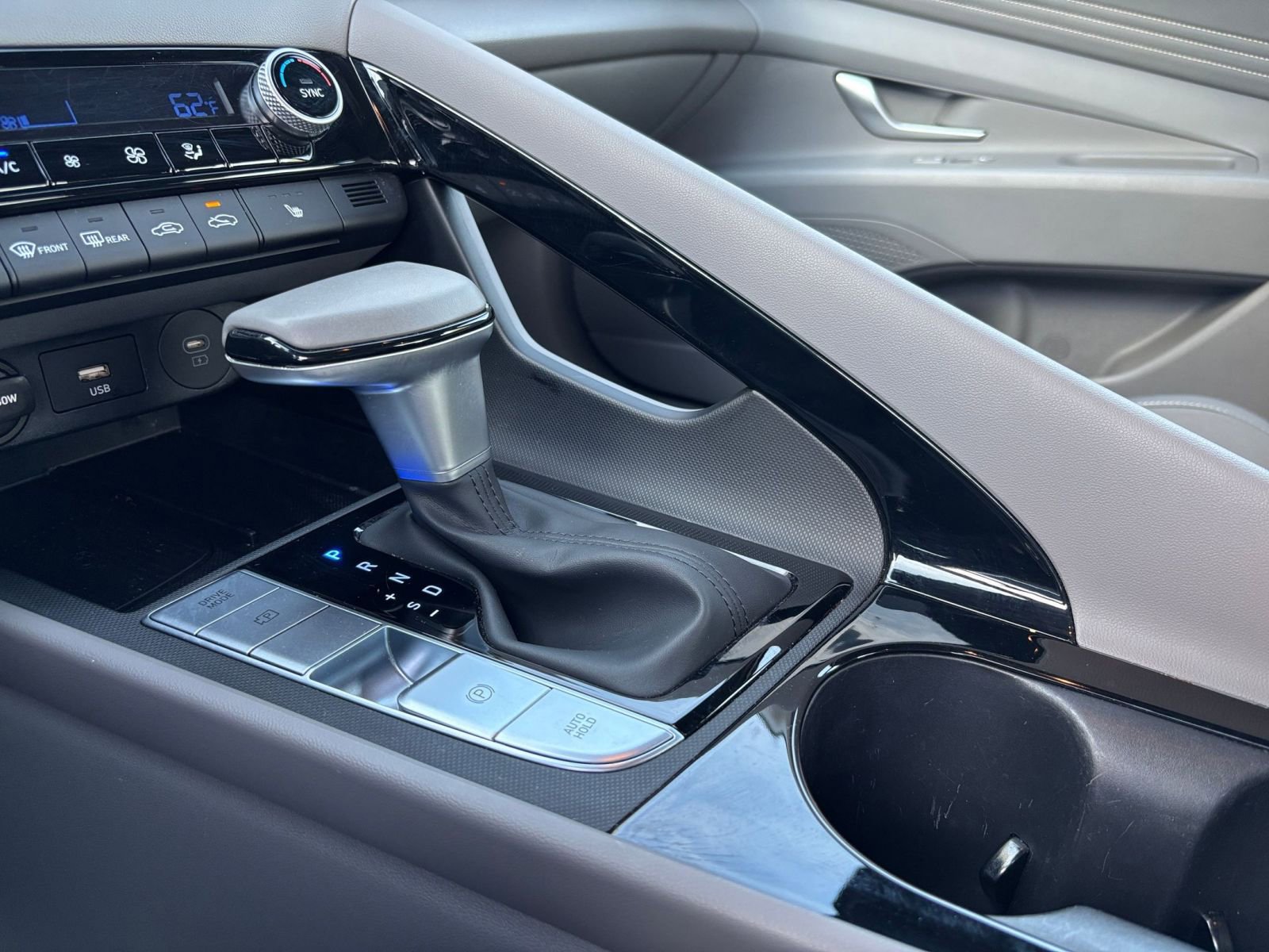 Used 2025 Hyundai Elantra SEL image 41