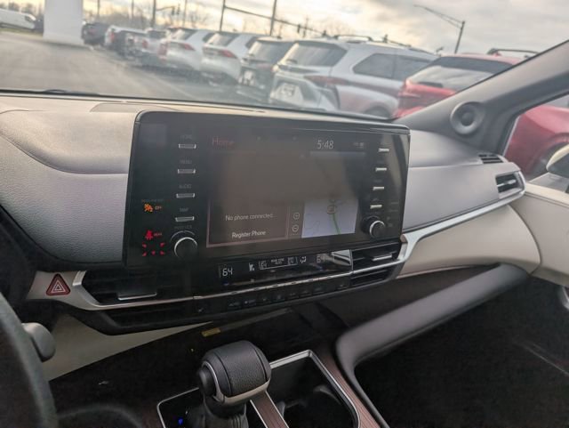 Used 2024 Toyota Sienna XLE w/ XLE Plus Package image 18