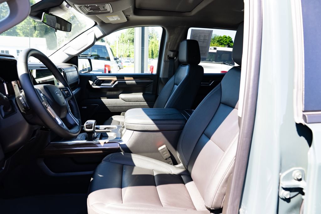 Used 2025 Chevrolet Silverado 1500 LT Trail Boss w/ Convenience Package II AWD/4WD image 18