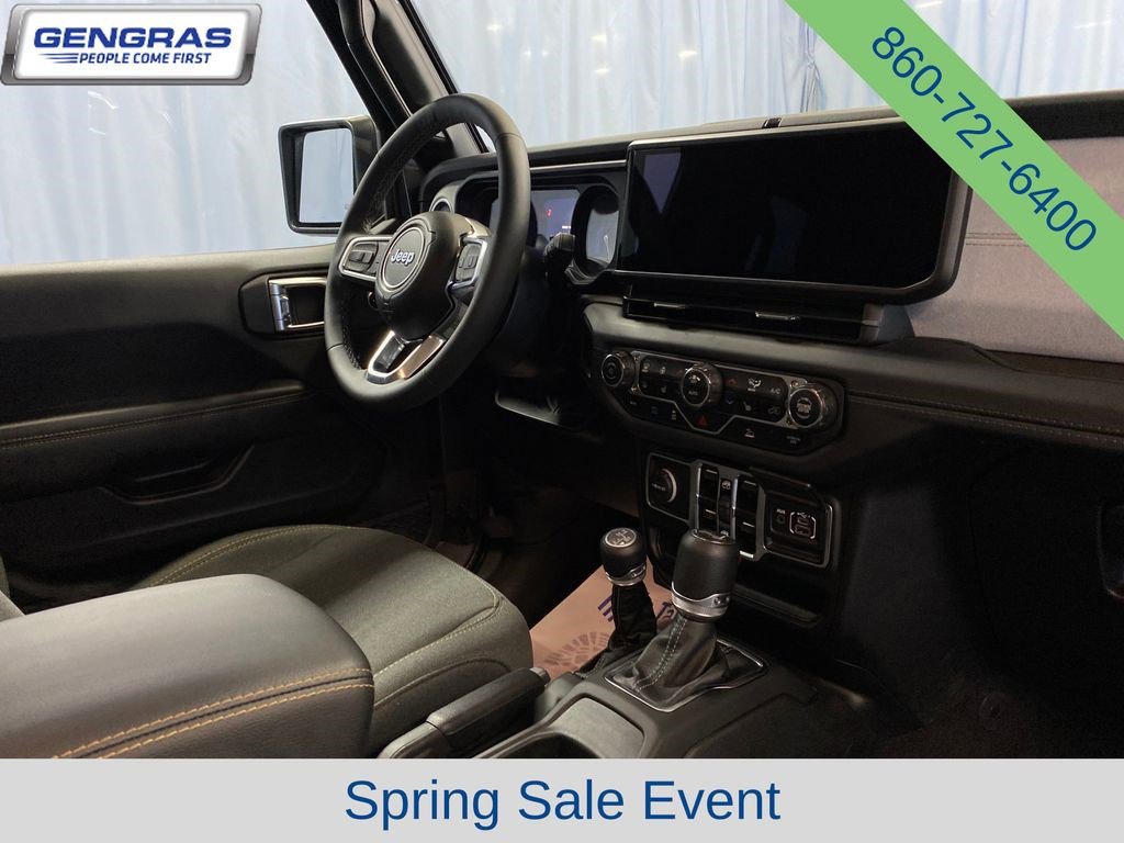 Used 2025 Jeep Wrangler Unlimited Sahara AWD/4WD image 44