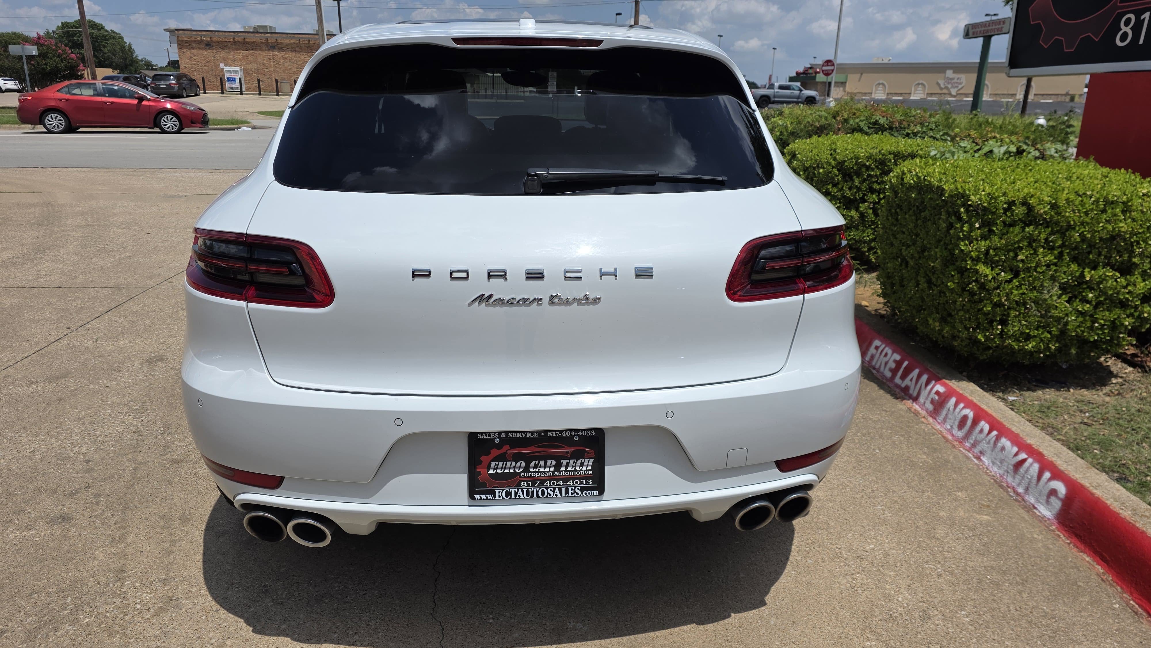 Used 2018 Porsche Macan Turbo AWD/4WD image 26