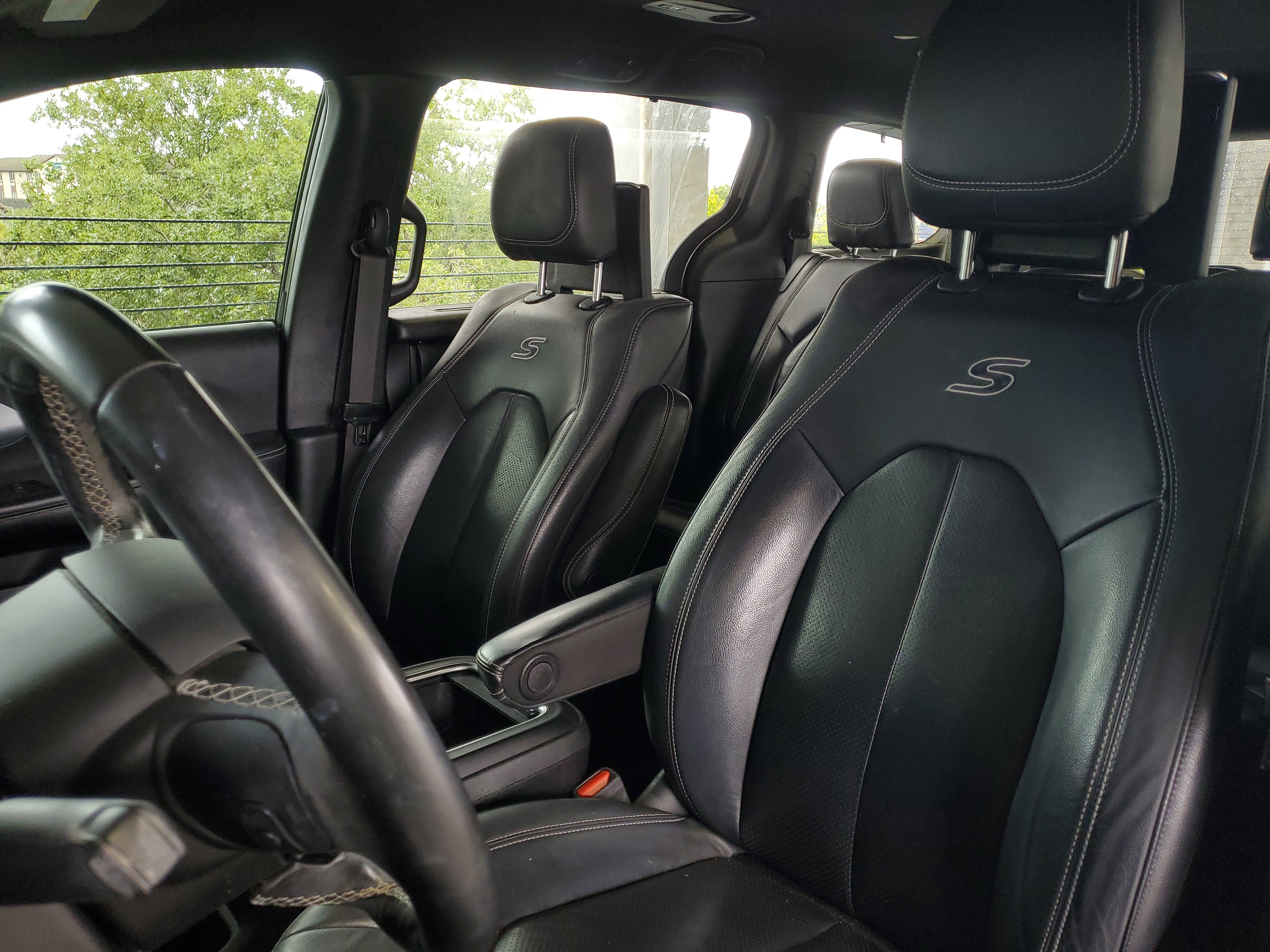Used 2020 Chrysler Pacifica Touring-L Plus FWD image 19