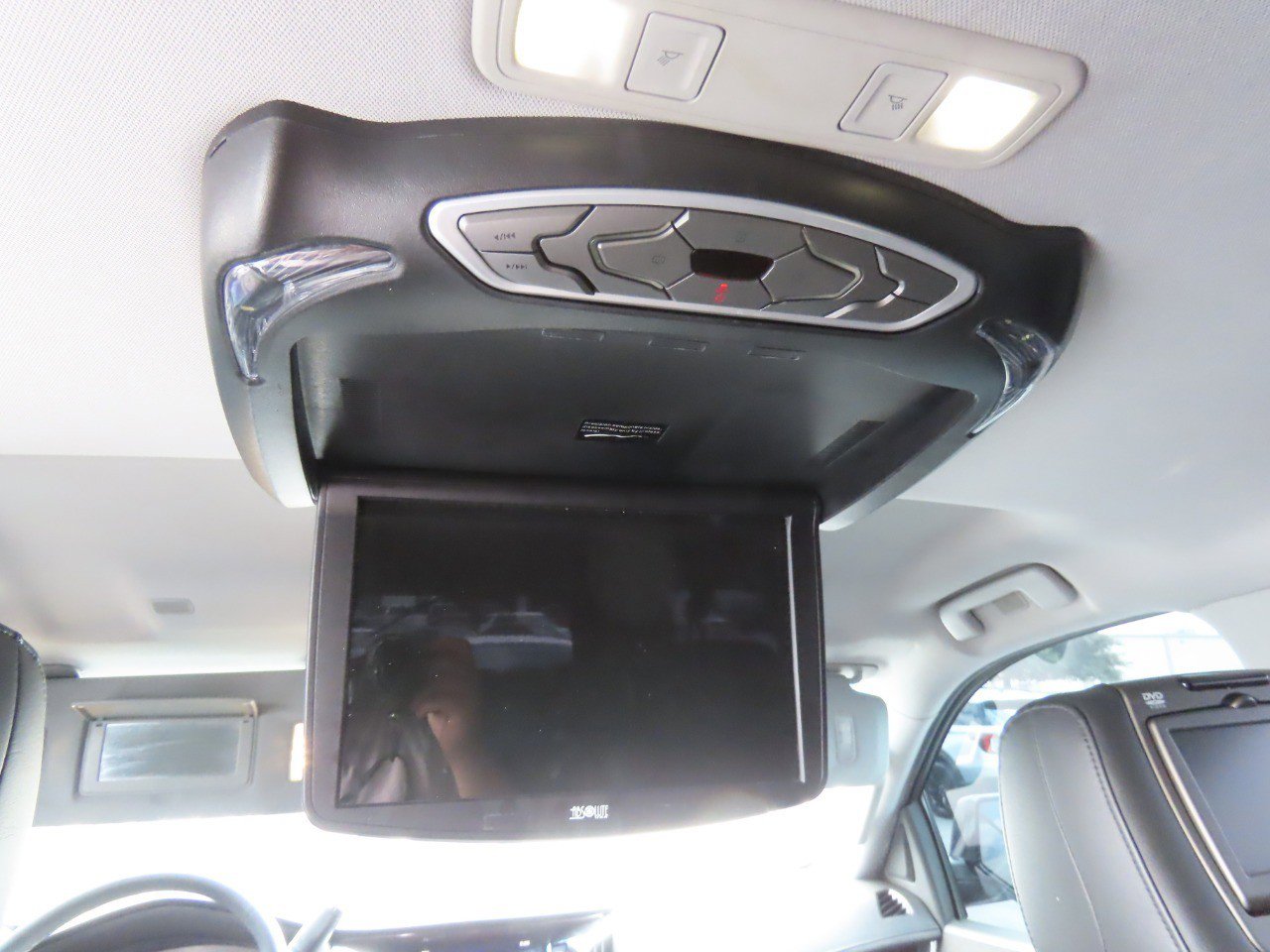 Used 2017 Cadillac Escalade ESV 2WD image 25