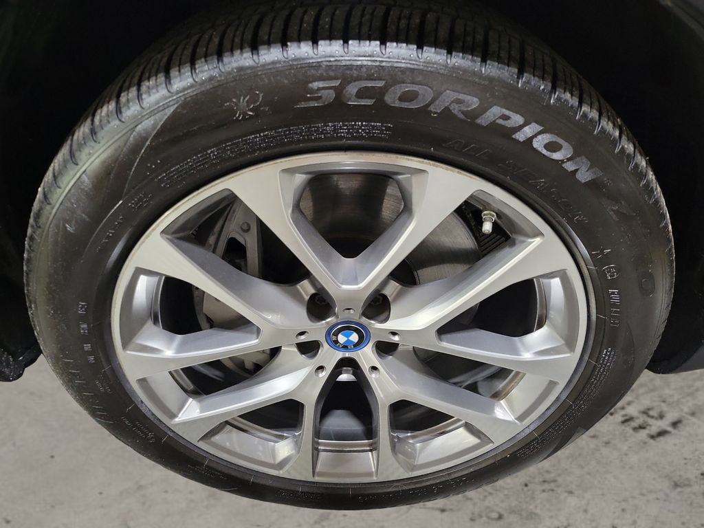 Used 2025 BMW X5 xDrive50e w/ Climate Comfort Package AWD/4WD image 11