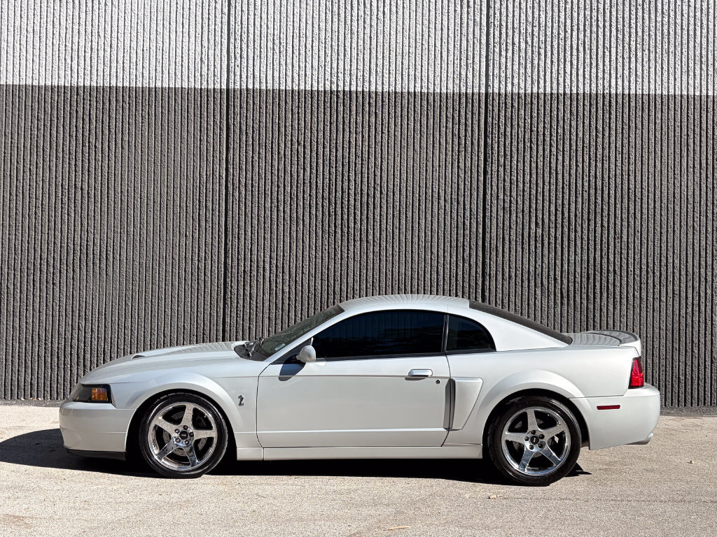Used 2004 Ford Mustang Cobra RWD image 4