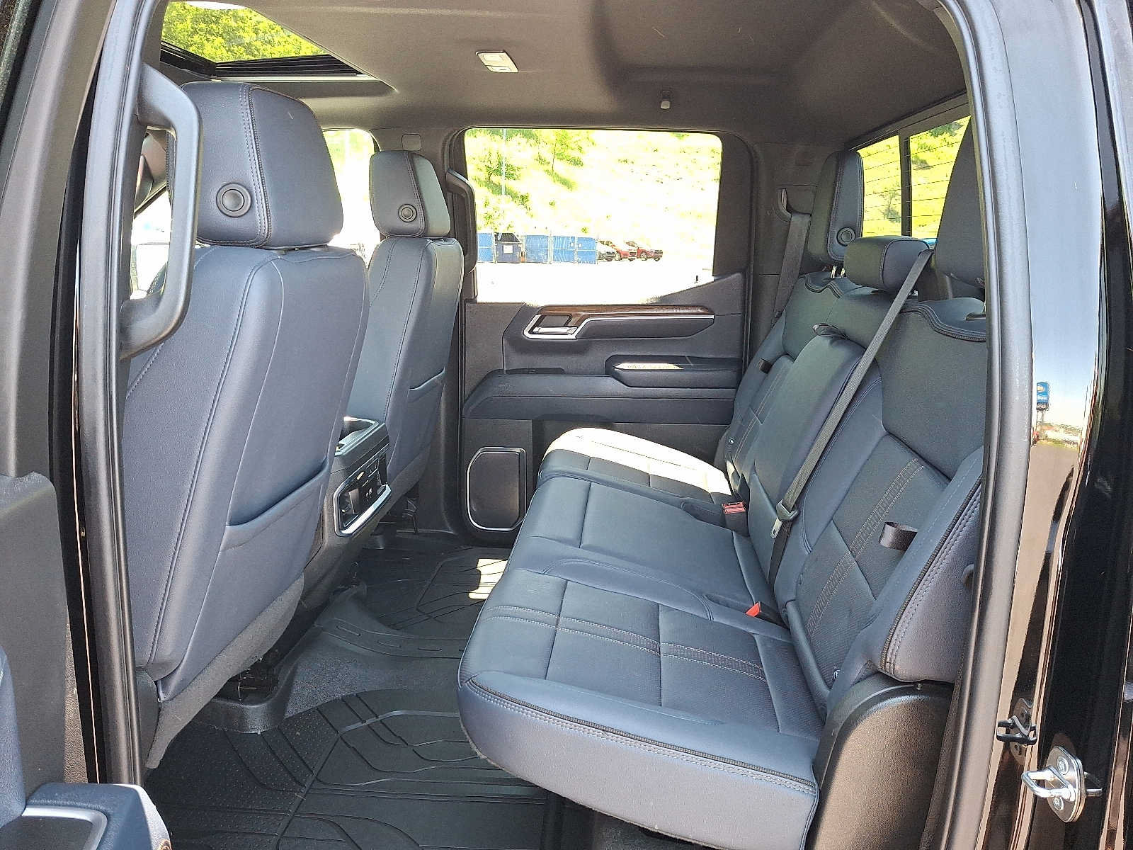 Used 2023 Chevrolet Silverado 1500 High Country w/ High Country Premium Package AWD/4WD image 10