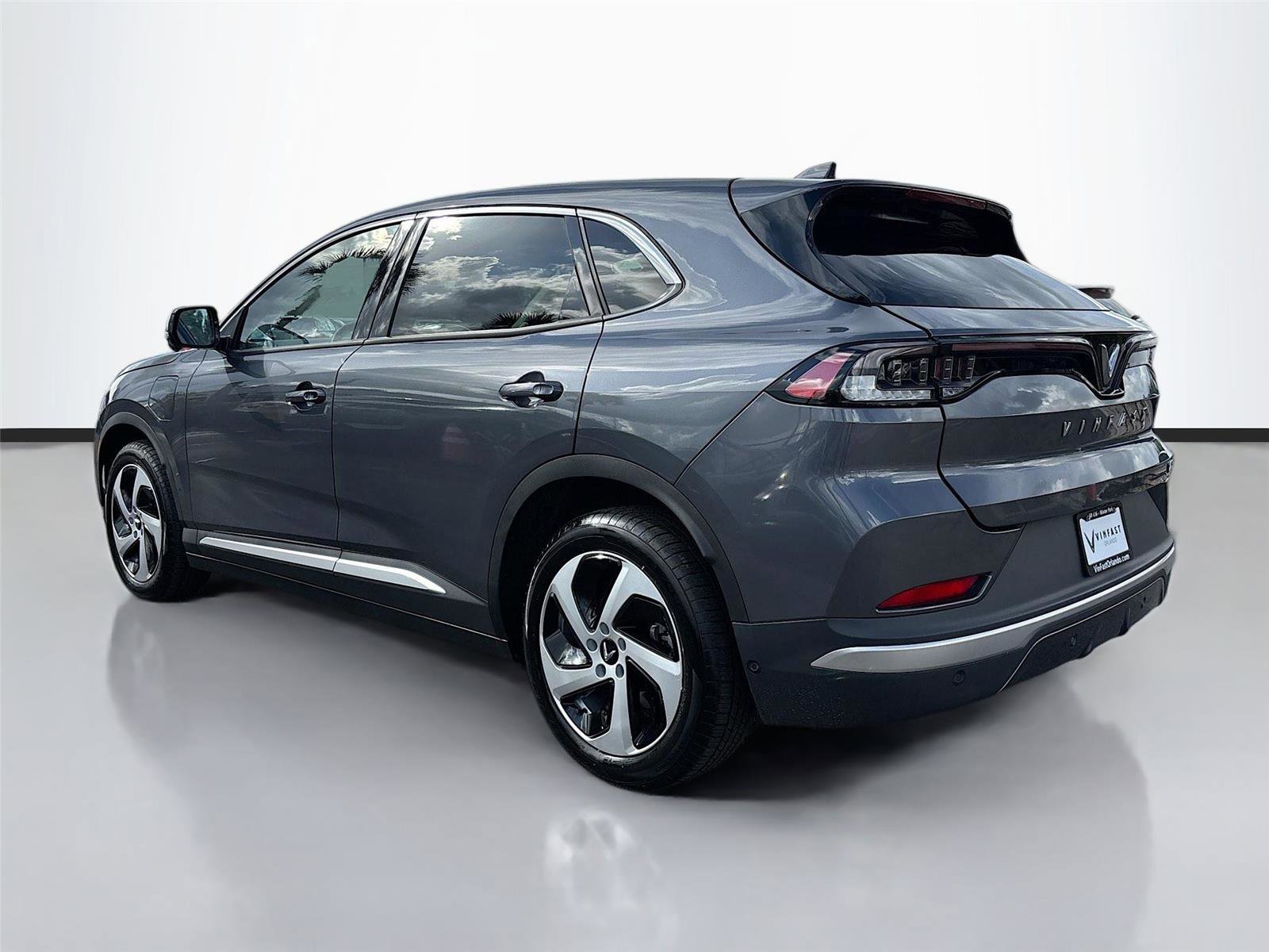 New 2025 VinFast VF 8 Eco image 5